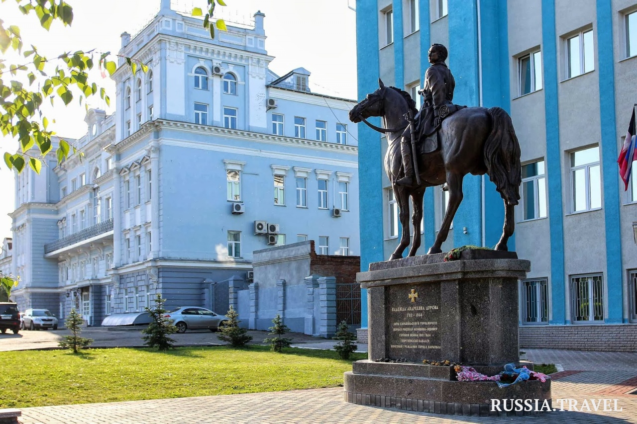 Памятник Надежде Дуровой