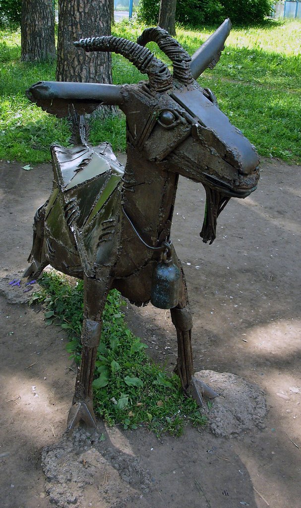 Скульптура "Коза" в парке "Берёзовая роща"