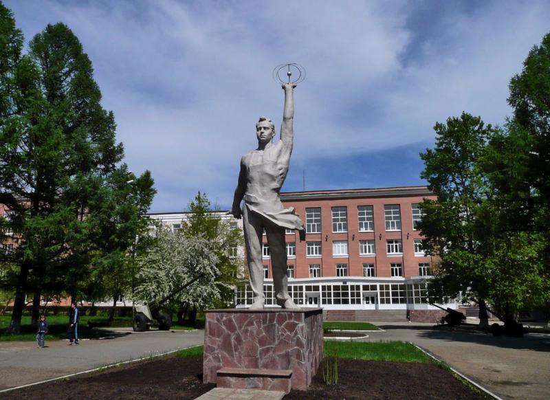 Скульптура «Слава науке»