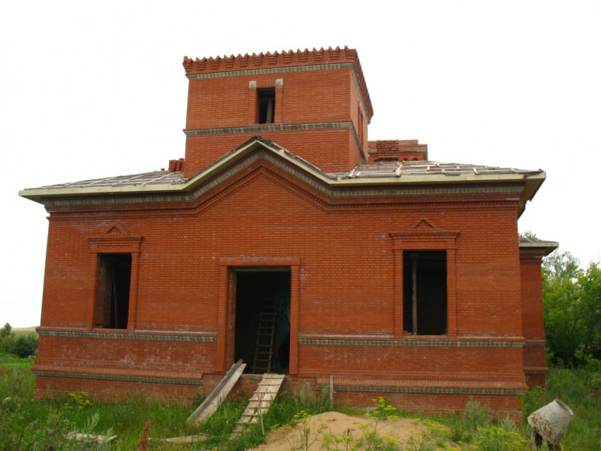 Храм Успения Пресвятой Богородицы, Удмуртия, с. Красное, ул. Первомайская, 41а (Успенский)