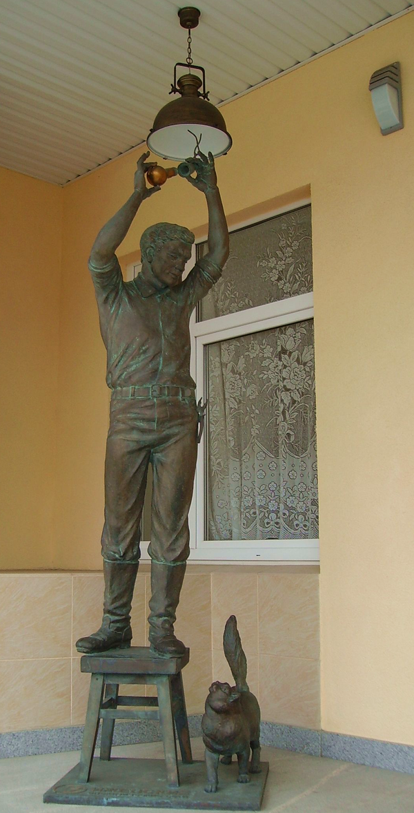 Скульптура «Два Василия»