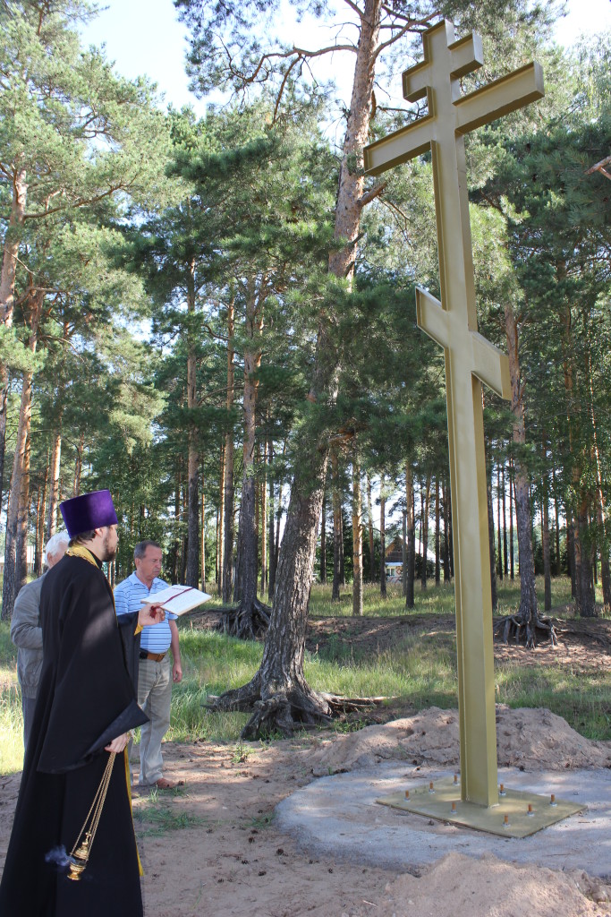 Поклонный крест первого кладбища, п. Ува