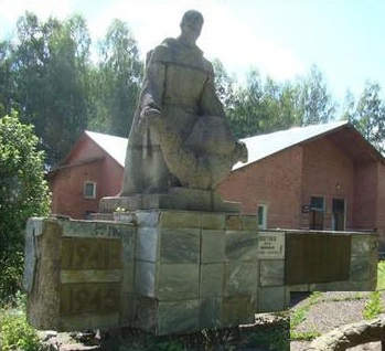 Памятник землякам, павшим в годы ВОВ