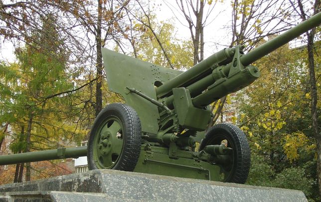 Памятник в честь бойцов 174-го отдельного противотанкового артдивизиона имени Комсомола Удмуртии