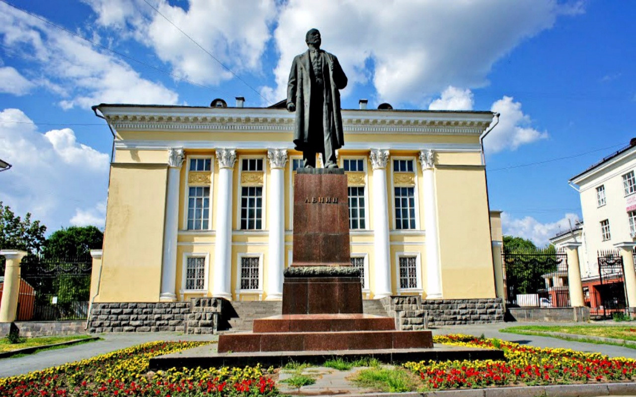 Памятник В. И. Ленину