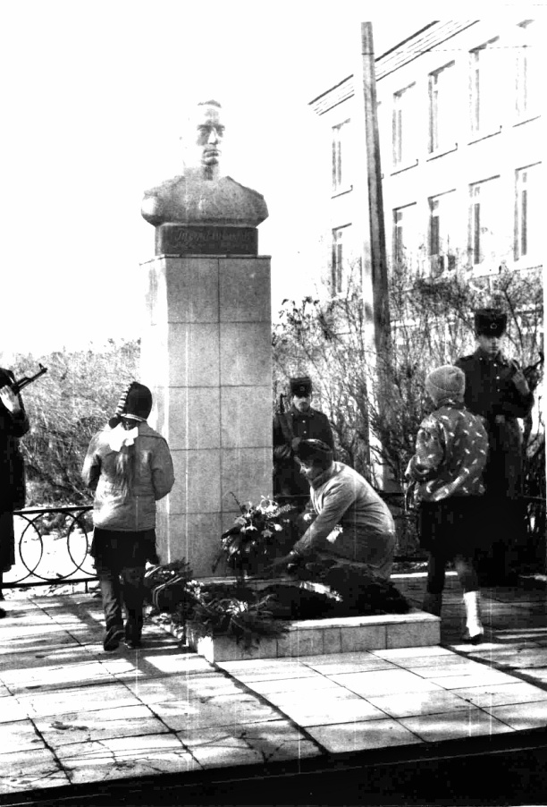 Бюст Пряженникова А. П.