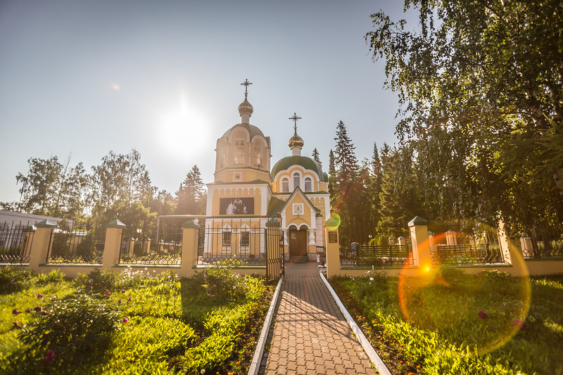 Храм Царственных Мучеников