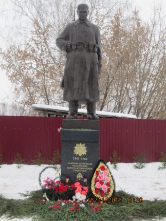 Памятник Русскому солдату, в память о земляках, погибших в годы Великой Отечественной войны